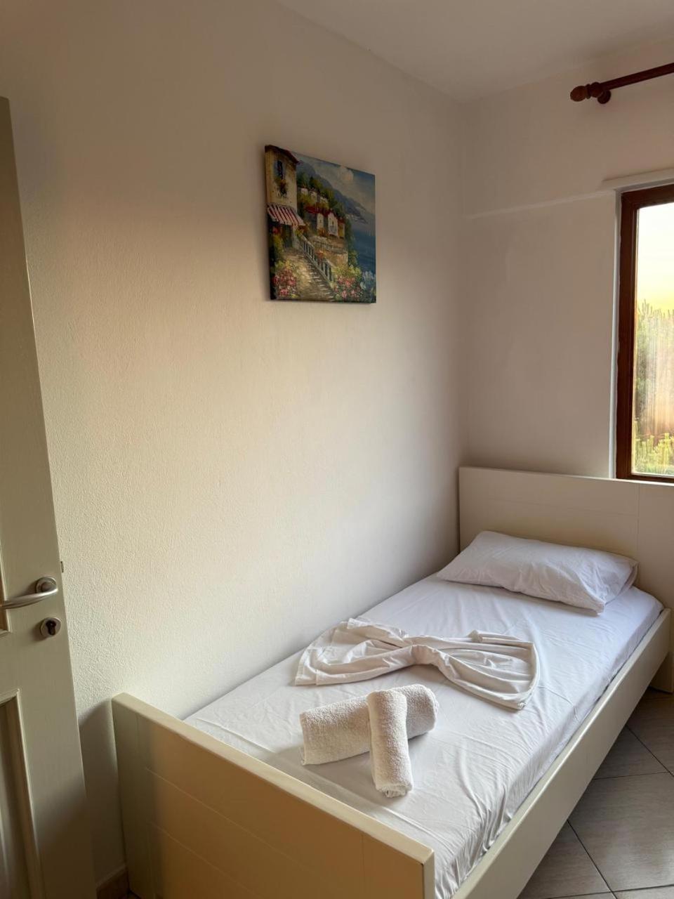 Mali I Robit Seaview Апартаменти *