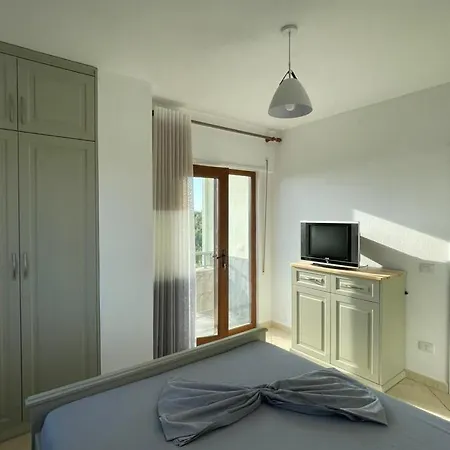 Mali I Robit Seaview Apartment Golem  Extérieur photo